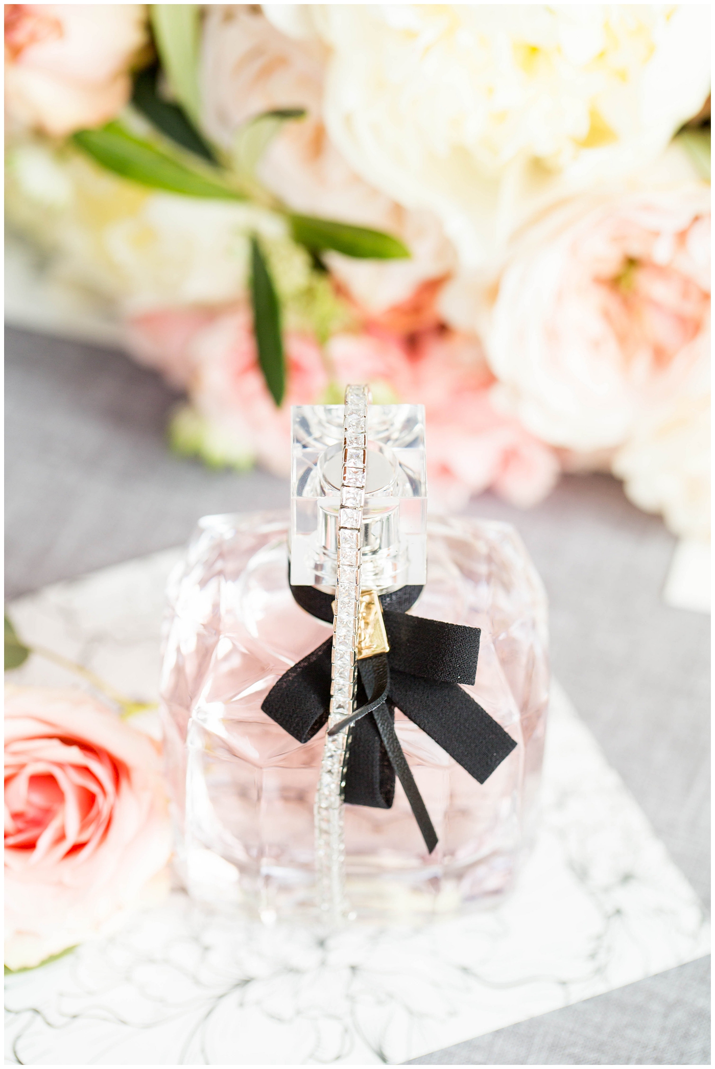perfume with bracelet wedding details